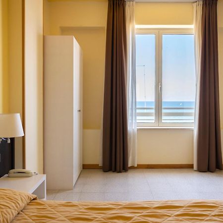 Hotel Villa Margherita ลาดิสโปลี ภายนอก รูปภาพ