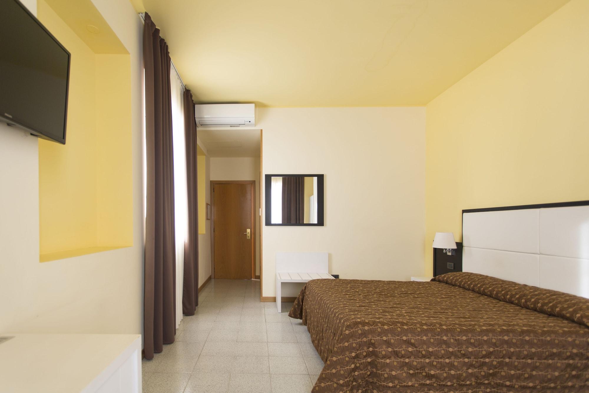 Hotel Villa Margherita ลาดิสโปลี ภายนอก รูปภาพ