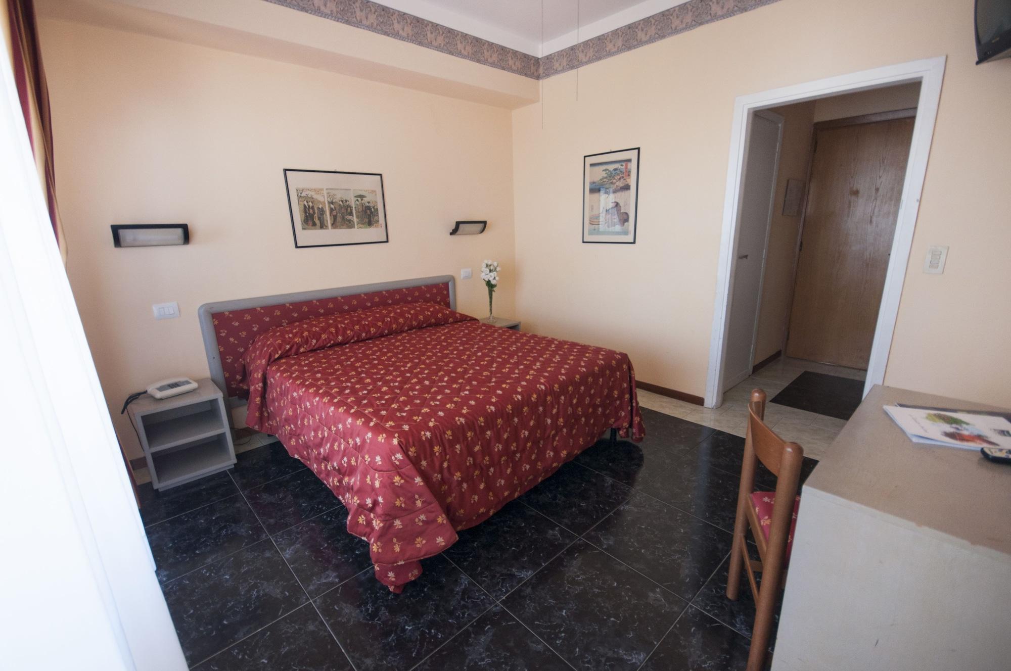 Hotel Villa Margherita ลาดิสโปลี ภายนอก รูปภาพ