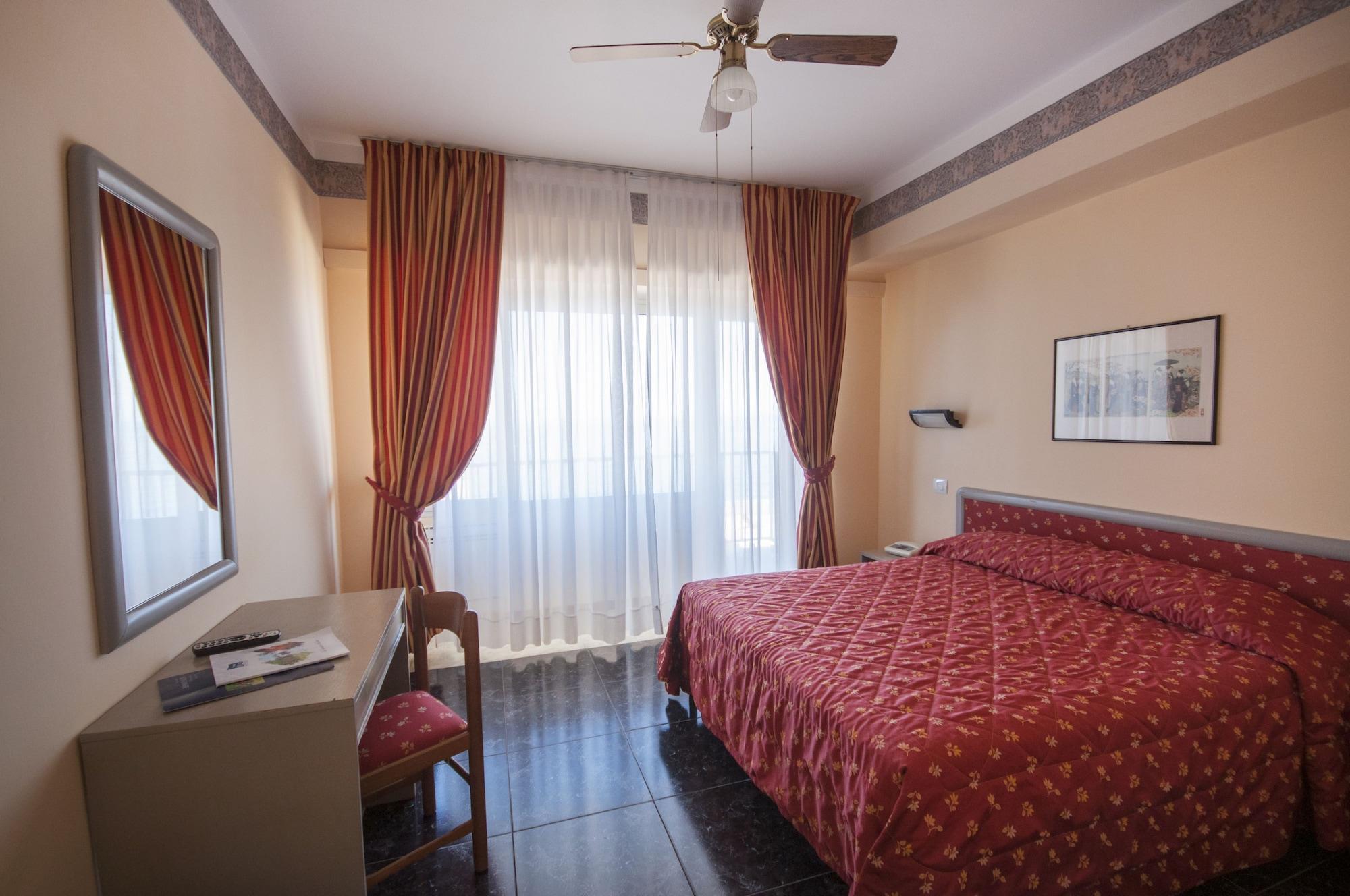 Hotel Villa Margherita ลาดิสโปลี ภายนอก รูปภาพ