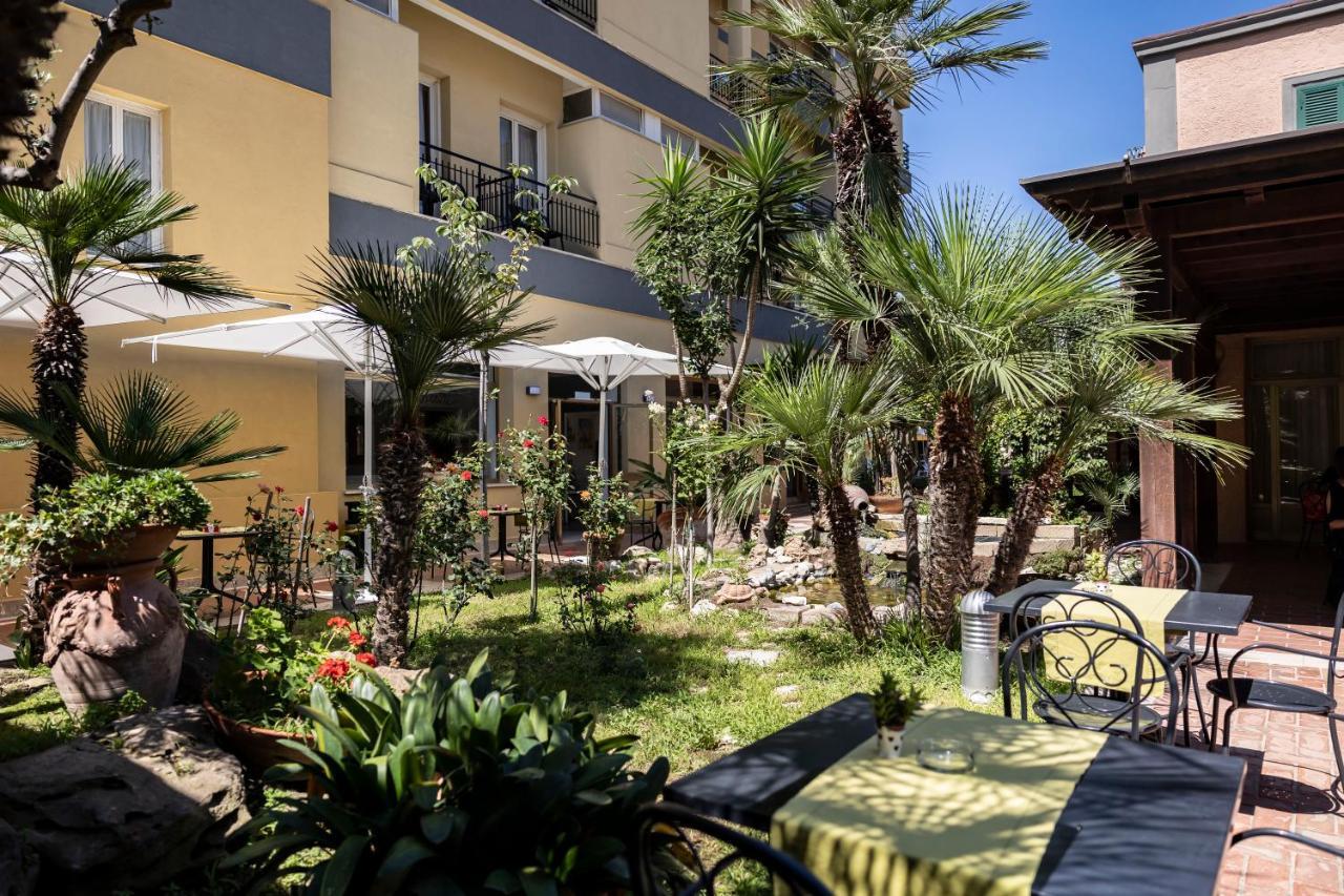 Hotel Villa Margherita ลาดิสโปลี ภายนอก รูปภาพ