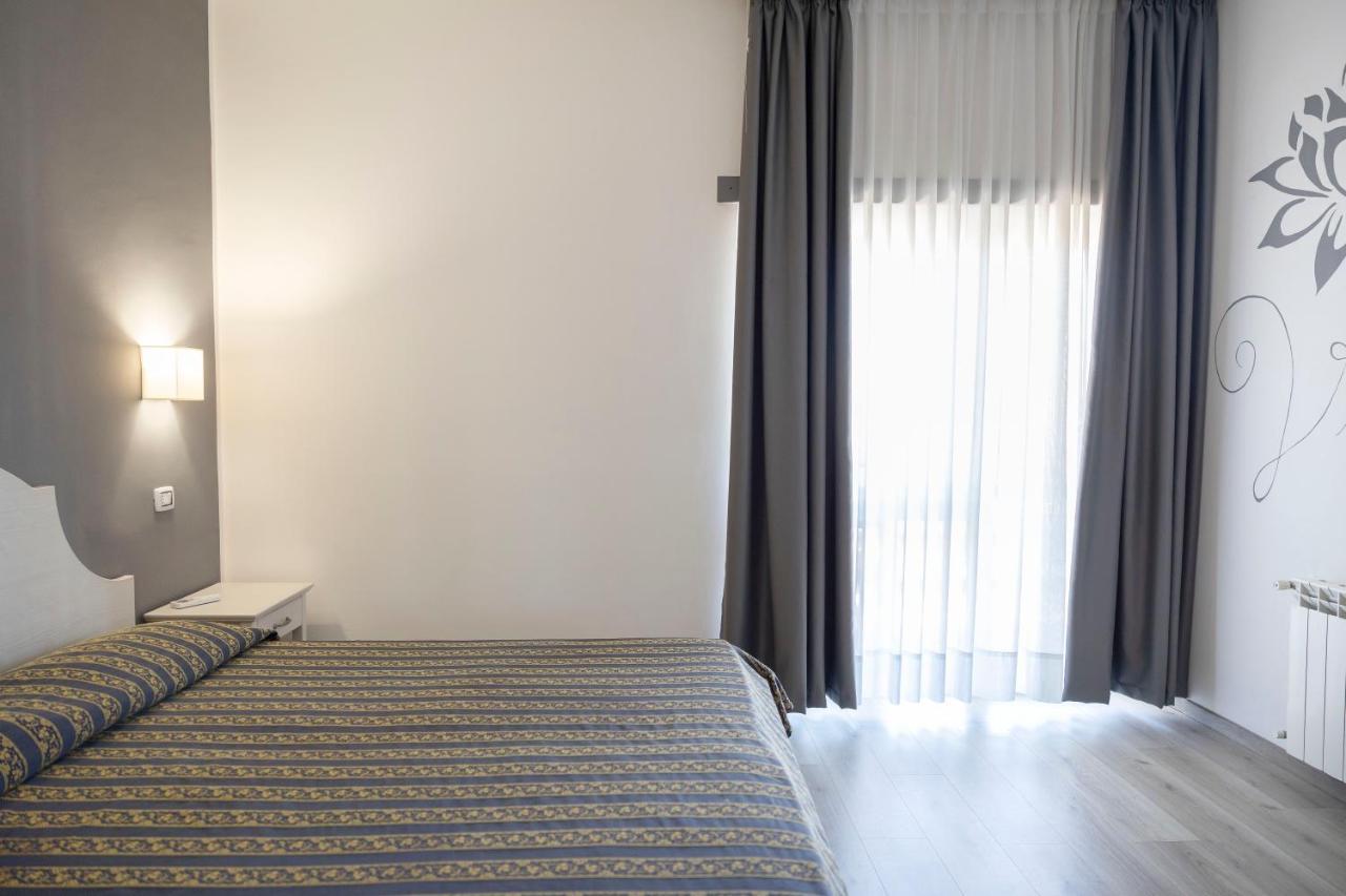 Hotel Villa Margherita ลาดิสโปลี ภายนอก รูปภาพ