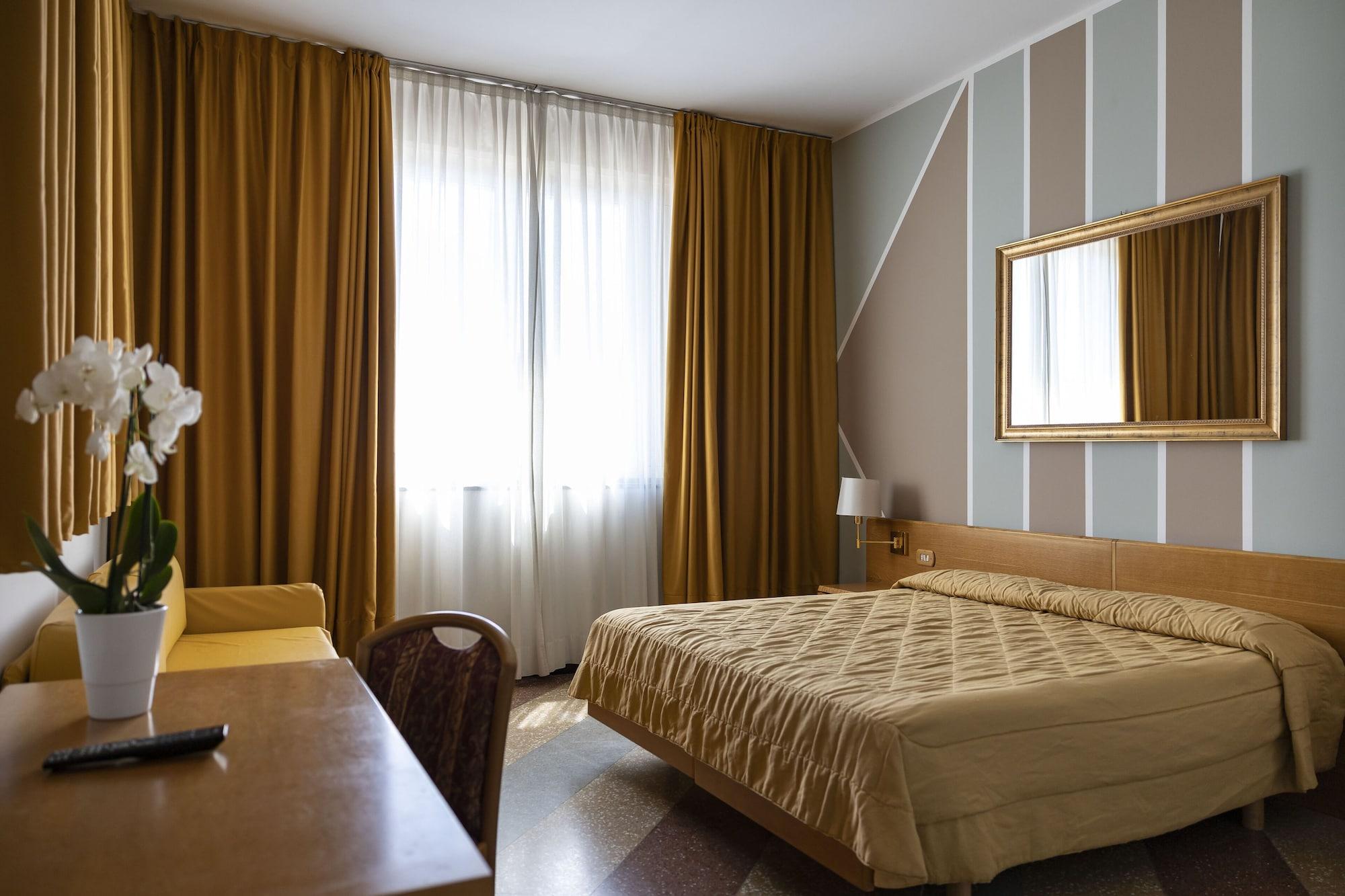 Hotel Villa Margherita ลาดิสโปลี ภายนอก รูปภาพ