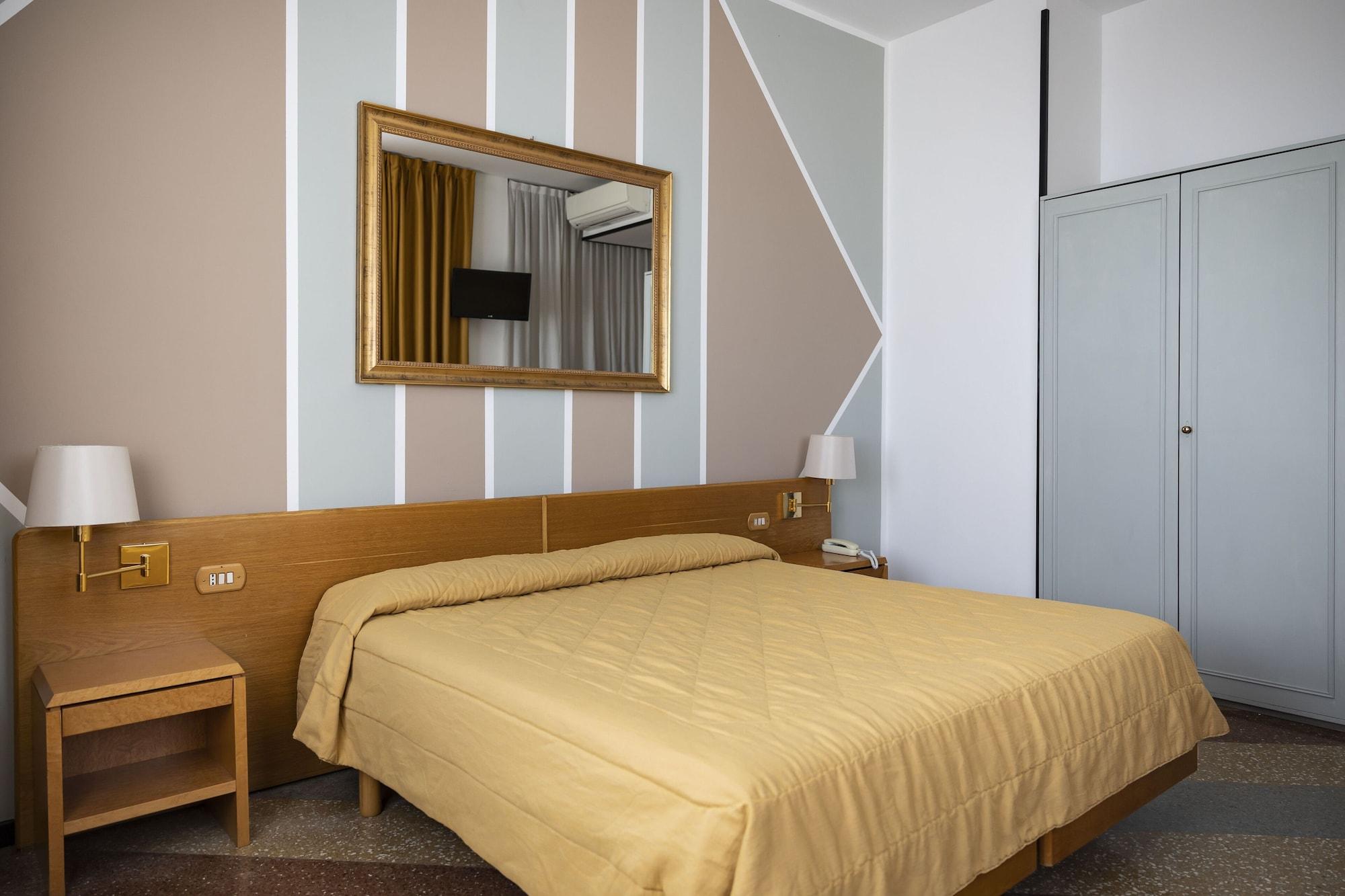 Hotel Villa Margherita ลาดิสโปลี ภายนอก รูปภาพ