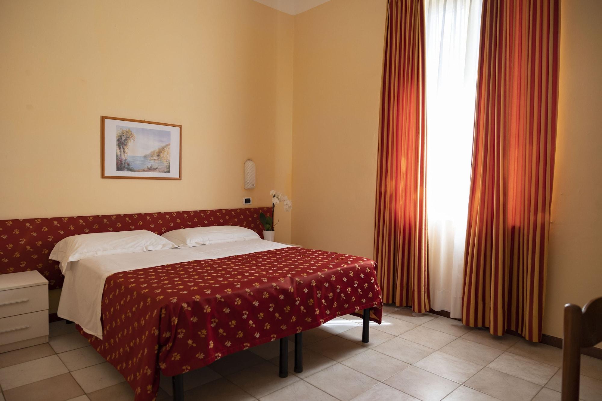 Hotel Villa Margherita ลาดิสโปลี ภายนอก รูปภาพ