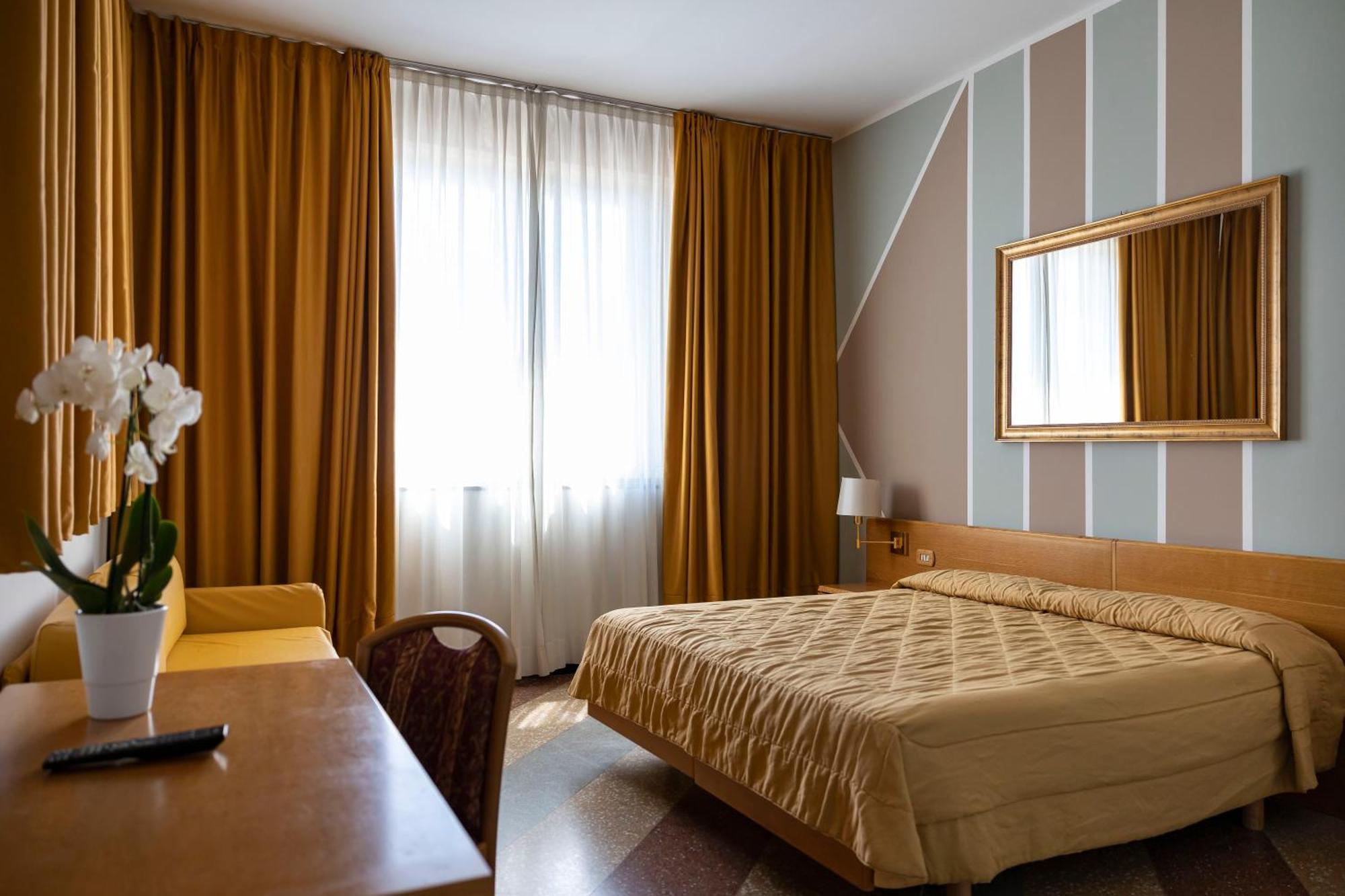 Hotel Villa Margherita ลาดิสโปลี ห้อง รูปภาพ