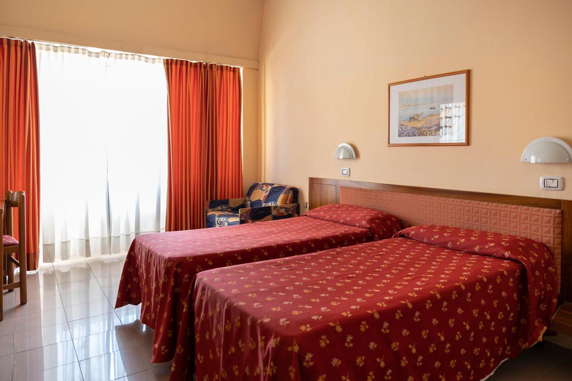 Hotel Villa Margherita ลาดิสโปลี ห้อง รูปภาพ