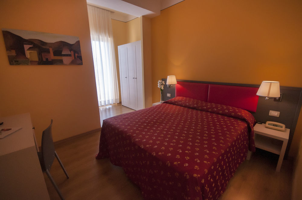Hotel Villa Margherita ลาดิสโปลี ภายนอก รูปภาพ